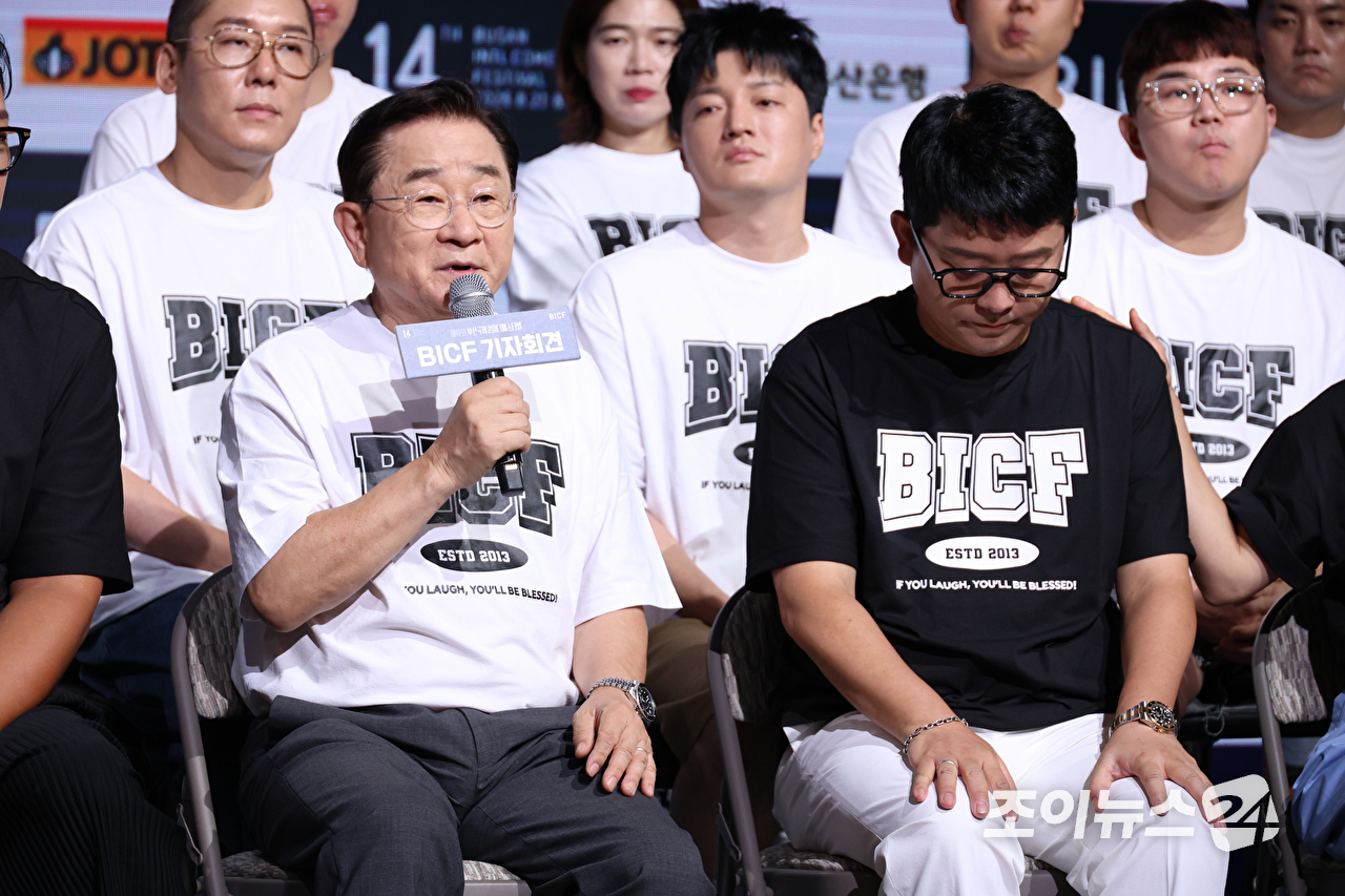 코미디언 이홍렬, 김준호 집행위원장이 24일 오후 서울 마포구 상암동 쇼킹케이팝센터에서 열린 '제14회 부산국제코미디페스티벌(BICF)' 기자회견에 참석해 소감을 말하고 있다. [사진=문수지 기자]