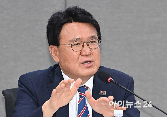 황운하 조국혁신당 의원이 29일 서울 여의도 국회에서 '검찰개혁의 쟁점은 무언인가 : 국민이 바라는 검찰개혁의 속도와 방향'을 주제로 열린 검찰개혁 긴급 공청회에서 발언하고 있다. [사진=곽영래 기자]