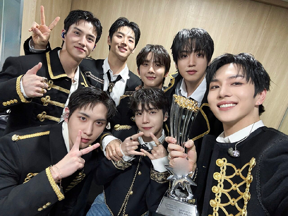 펜타곤이 10주년을 맞아 완전체로 복귀한다. [사진=펜타곤 SNS]