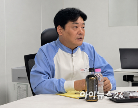 설레임과 설레임 쿨리쉬가 급동실로 옮겨지고 있다. [사진=롯데웰푸드]