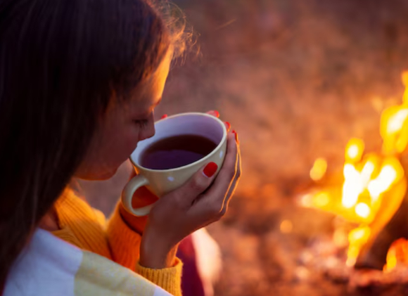 커피와 함께 겨울철 인기 음료로 꼽히는 핫초코가 뼈 건강에는 오히려 좋지 않을 수 있다는 지적이 제시됐다. 사진은 본 기사 내용과 무관. [사진=Freepik]