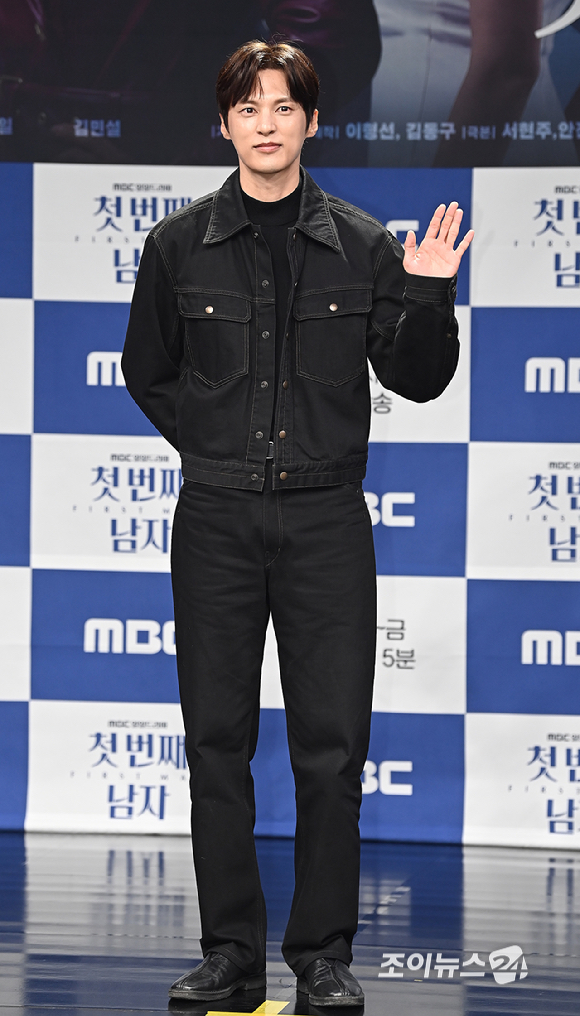 [포토] 윤선우, 첫 번째 남자 기대하세요