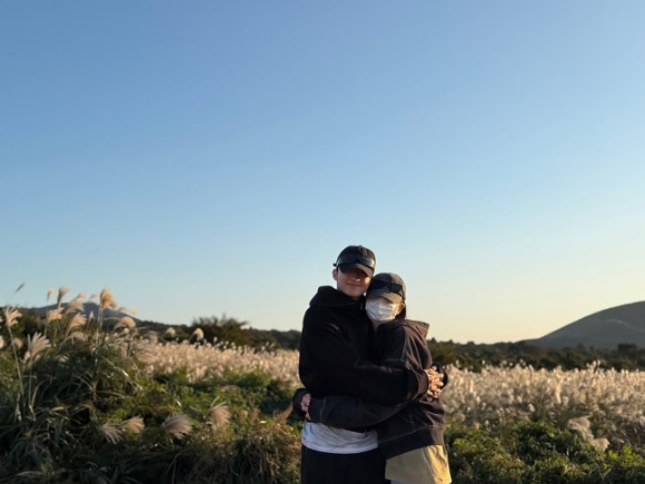 바타 지예은 이미지 [사진=바타, 지예은 SNS]