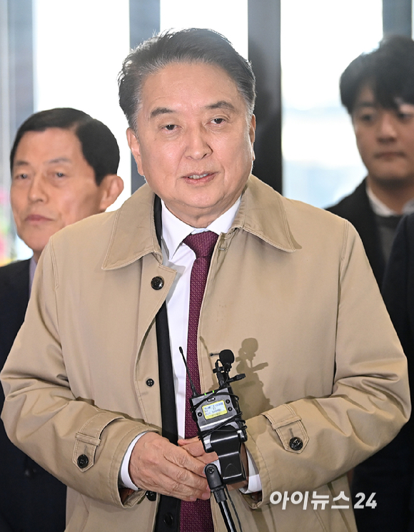 국민의힘의 컷오프(공천 배제) 통보를 받은 김영환 충북도지사가 17일 오전 서울 여의도 국민의힘 당사에서 입장을 밝히고 있다. [사진=곽영래 기자]