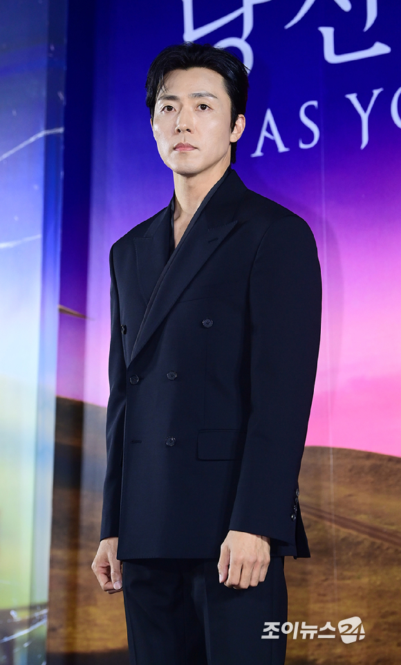 배우 이무생이 5일 오전 서울 용산구 CGV용산아이파크몰에서 열린 넷플릭스 시리즈 '당신이 죽였다' 제작발표회에 참석하고 있다. [사진=정소희 기자]