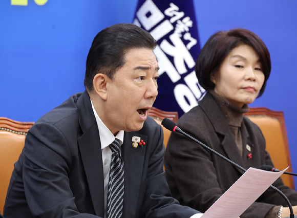 더불어민주당 김병기 원내대표가 16일 서울 여의도 국회에서 열린 원내대책회의에서 발언하고 있다. 2025.12.16 [사진=연합뉴스]
