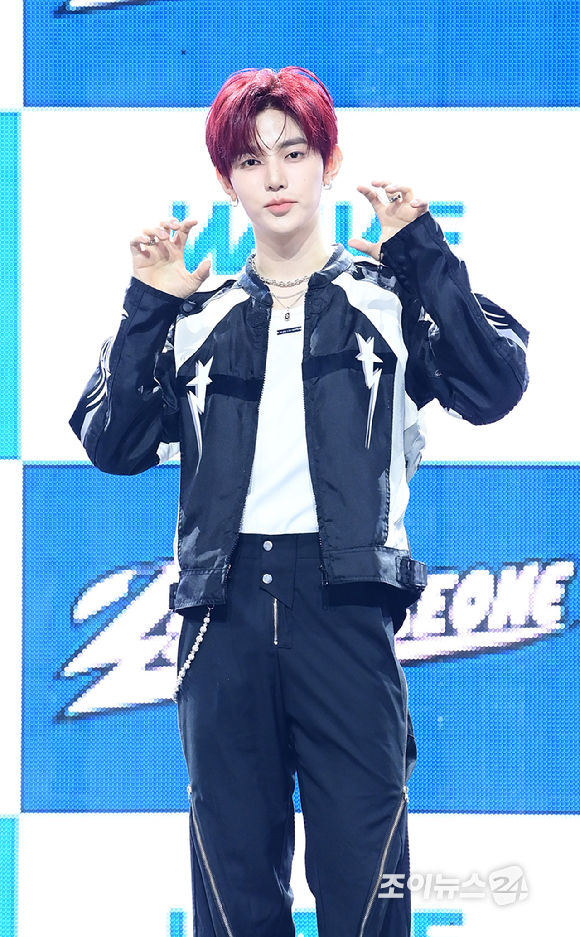 그룹 제로베이스원 장하오가 1일 오후 서울 용산구 한남 블루스퀘어에서 열린 제로베이스원(ZEROBASEONE) 정규 1집 '네버 세이 네버(NEVER SAY NEVER)' 쇼케이스에 참석하고 있다. [사진=정소희 기자]