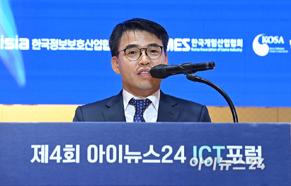 제4회 아이뉴스24 ICT 포럼 '장르 플랫폼 파괴적 혁신: 게임 개척자에게 노하우를 듣다' 라는 주제로 22일 오후 서울 중구 페럼타워 페럼홀에서 열렸다.정상원 문화체육관광부 콘텐츠정책국장이 축사를 하고 있다. [사진=곽영래 기자]