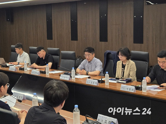 양기욱 산업자원안보실장이 10일 대한상공회의소에서 진행된 석유화학 업계 간담회에서 발언하고 있다. [사진=최란 기자]