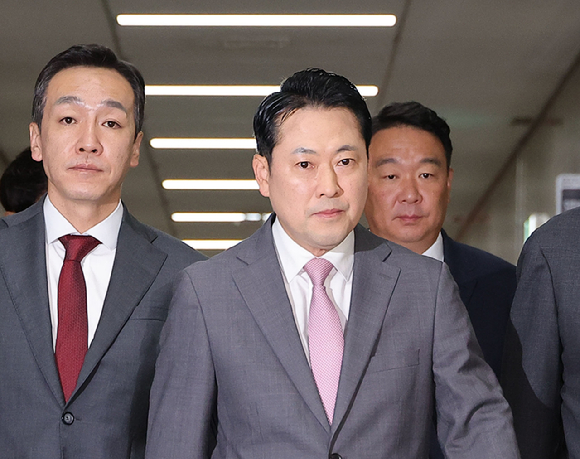 국민의힘 장동혁 대표가 17일 서울 국회에서 열린 권성동 의원 구속 관련 차담회에 참석하고 있다. [사진=연합뉴스]