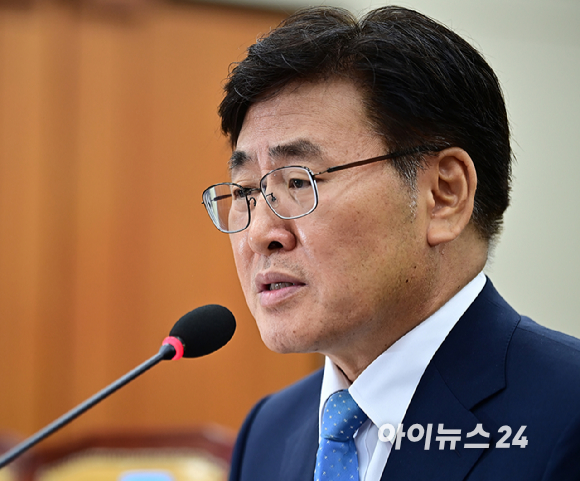 유상임 과학기술정보통신부 장관 후보자가 8일 오전 서울 여의도 국회 과학기술정보방송통신위원회에서 열린 인사청문회에서 질의에 답변하고 있다. [사진=곽영래 기자]