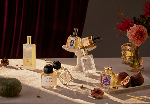 최근 고금리&middot;고물가 영향으로 '불황형 소비'가 확산하는 가운데 심리적 만족감을 주는 작은 사치에는 지갑을 여는 소비자들이 늘고 있다. [사진=신세계인터내셔날]