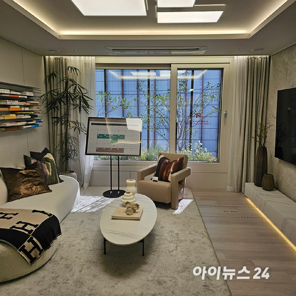 '의왕시청역 SK뷰 아이파크' 견본주택 내 단지 모형도. 2025.11.21 [사진=이효정 기자 ]