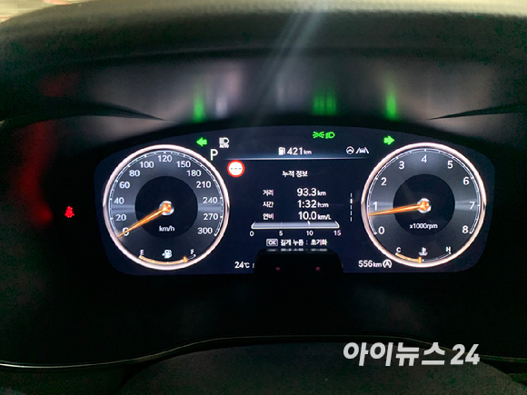제네시스 'G70'(2.5 터보·AWD 모델)은 경기도 하남에서 양평 일대를 오가는 약 93km 구간에서 연비 10.2km/L를 기록했다. [사진=김종성 기자]