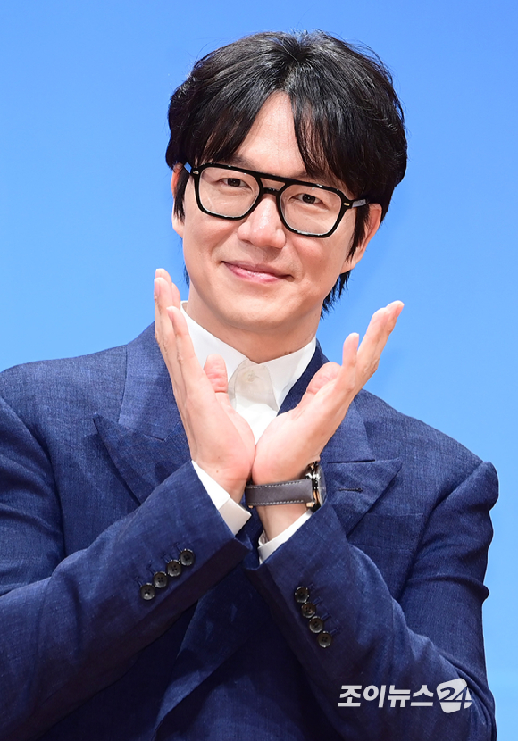 가수 성시경이 27일 오전 서울 영등포구 KBS에서 열린 KBS2 뮤직 토크쇼 '더 시즌즈-성시경의 고막남친' 제작발표회에 참석하고 있다. [사진=정소희 기자]