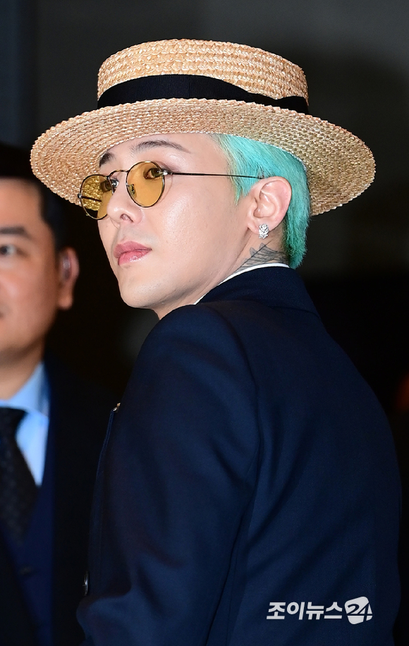 가수 지드래곤(GD)이 24일 오후 서울 용산구 그랜드 하얏트 서울에서 열린 제이콥앤코 코리아 부티그 오픈 행사 포토콜에서 포즈를 취하고 있다. [사진=정소희 기자]