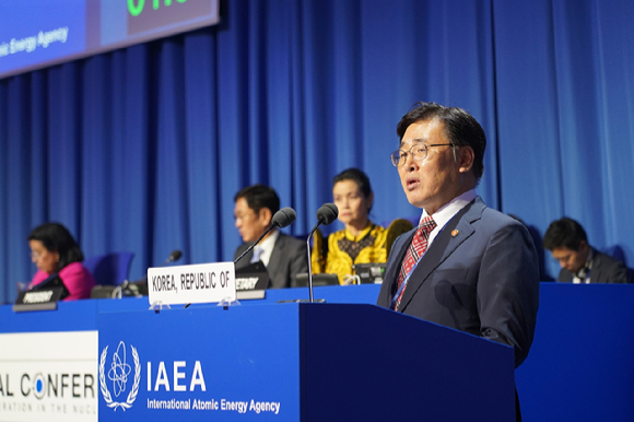 유상임 과기정통부 장관이 IAEA 총회에서 기조연설을 하고 있다. [사진=과기정통부]