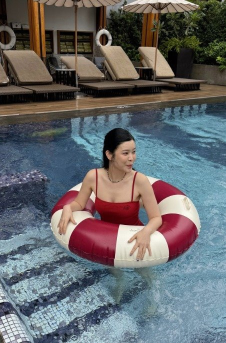 린, 몸매가 이렇게 좋았어? 강렬 레드 수영복 입고 볼륨 몸매 자랑