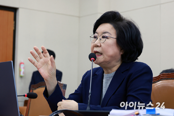 이혜훈 기획예산처 장관 후보자가 23일 서울 여의도 국회에서 열린 재정경제기획위원회의 인사청문회에서 의원 질의에 답하고 있다. [사진=곽영래 기자]