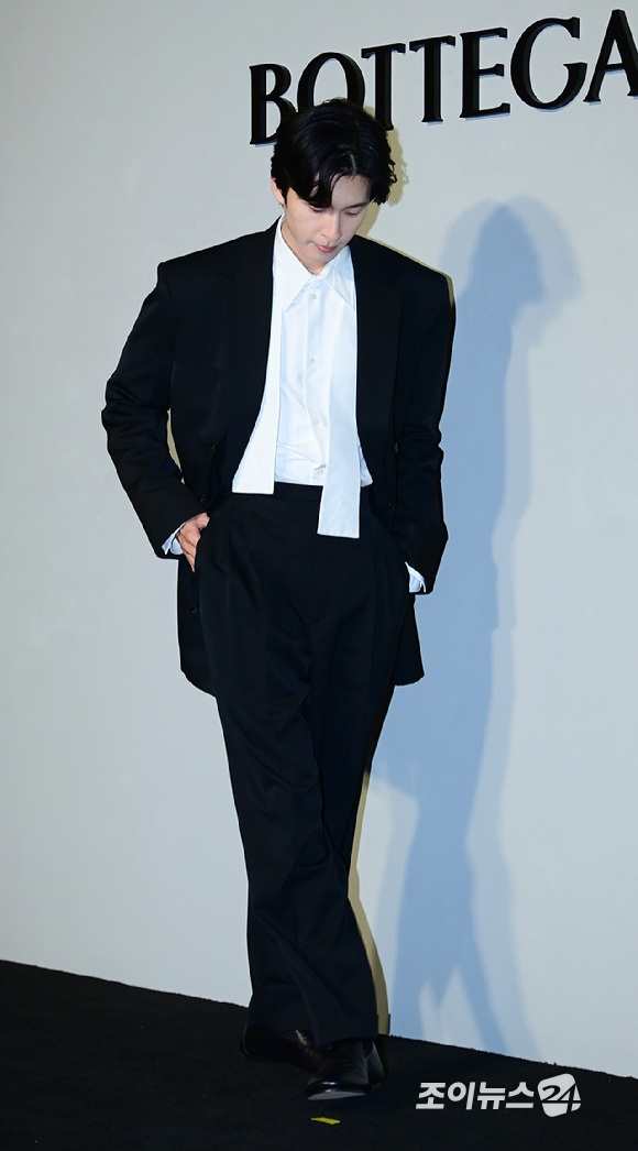 배우 홍경이 28일 오후 서울 성동구 성수동 에스팩토리D동에서 열린 보테가 베네타 2026 여름 프라이빗 뷰 포토콜 행사에 참석하고 있다. [사진=정소희 기자]