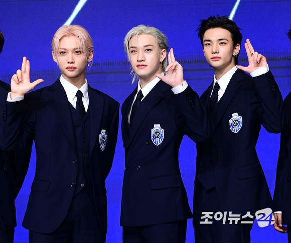 그룹 스트레이키즈가&nbsp;22일 오전 서울 영등포구 여의도 콘래드호텔에서 열린&nbsp;스트레이키즈(Stray Kids) 정규 4집 '카르마' 발매 기념 기자간담회에서 포즈를 취하고 있다. [사진=정소희 기자]