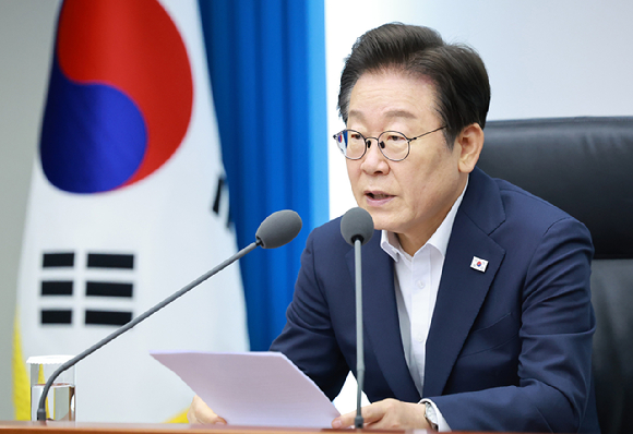 이재명 대통령이 30일 서울 용산 대통령실 청사에서 열린 비상경제점검 태스크포스(TF) 3차 회의에서 발언하고 있다. 2025.7.30 [사진=연합뉴스]