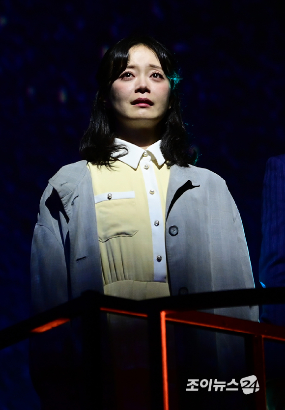 배우 전소민이 10일 오후 서울 강서구 마곡동 LG아트센터 서울에서 열린 연극 '사의 찬미' 프레스콜에서 열연하고 있다. [사진=정소희 기자]
