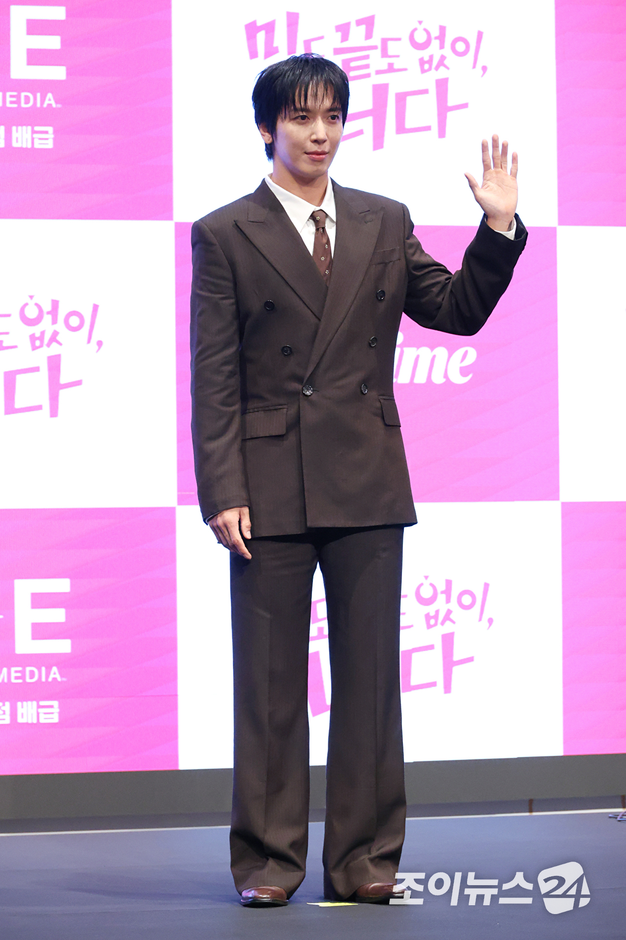 그룹 씨엔블루 정용화가 19일 오후 서울 구로구 더세인트에서 진행된 라이프타임 새 토일드라마 '밑도 끝도 없이, 너다' 제작발표회에 참석해 포즈를 취하고 있다. [사진=문수지 기자]