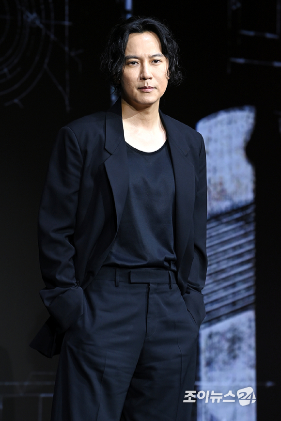 배우 김남길이 22일 오전 서울 마포구 호텔 나루 서울 엠갤러리에서 열린 냇플릭스 시리즈 '트리거' 제작발표회에 참석해 포즈를 취하고 있다. [사진=문수지 기자]