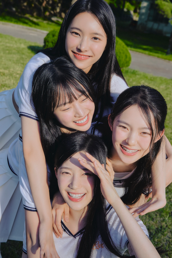 JTBC 'R U Next?'(알유넥스트) 참가자 원희, 아이리스, 이로하, 영서 [사진=빌리프랩 ]