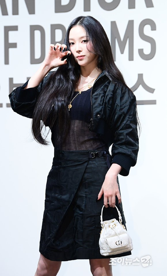 미야오(MEOVV) 나린이 18일 오후 서울 동대문구 DDP 아트홀에서 진행된 디올 'DESIGNER OF DREAMS' 전시회 개최 기념 포토월 행사에 참석하고 있다. [사진=정소희 기자]