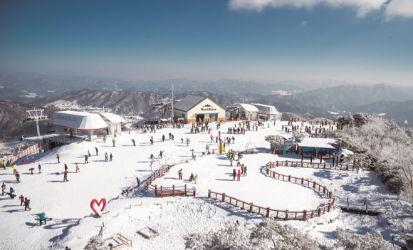 휘닉스 평창 스노우파크 정상 몽블랑 전경. [사진=휘닉스]