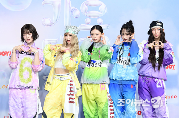 그룹 뉴진스(NewJeans)가 21일 오후 인천광역시 중구 A리조트에서 열린 '2024 SBS 가요대전 썸머' 블루카펫 행사에 참석하고 있다. [사진=정소희 기자]