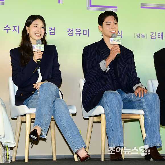 배우 수지와 박보검이 9일 오전 서울 용산구 CGV 용산아이파크몰에서 열린 영화 '원더랜드'(감독 김태용) 제작보고회에 참석하고 있다. [사진=정소희 기자]