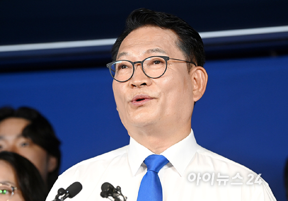 송영길 더불어민주당 의원이 8일 서울 여의도 민주당 중앙당사에서 당 대표 출마를 선언하고 있다. [사진=곽영래 기자]