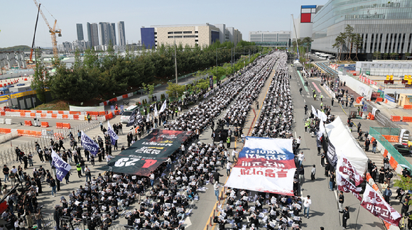 삼성전자 파업에 대해 익명 커뮤니티에 올라온 글이 비판을 받았다. [사진=블라인드 캡처]