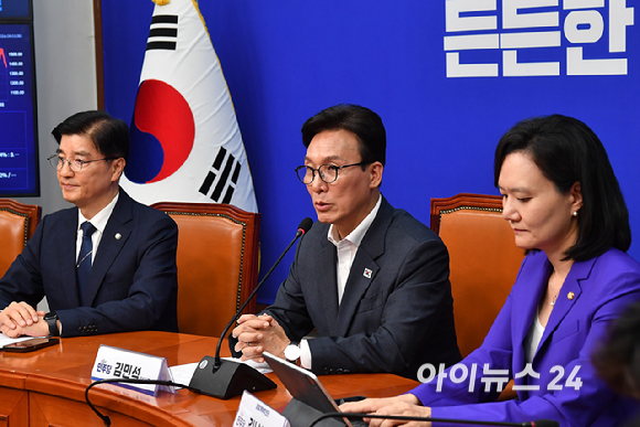 김민석 더불어민주당 대표가 1일 서울 여의도 국회에서 열린 경찰개혁추진단 1차 회의에서 발언하고 있다. [사진=곽영래 기자]