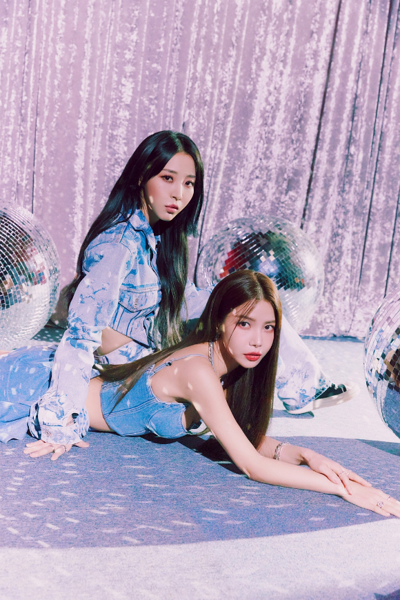 '솔라X문별 유닛' 마마무+ 단체 이미지. [사진=알비더블유(RBW)]