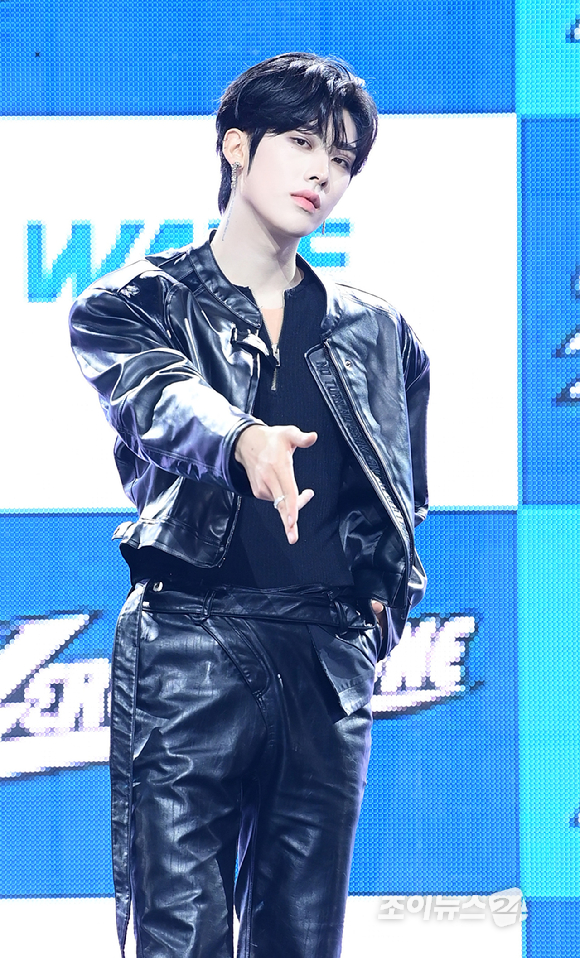 그룹 제로베이스원 리키가 1일 오후 서울 용산구 한남 블루스퀘어에서 열린 제로베이스원(ZEROBASEONE) 정규 1집 '네버 세이 네버(NEVER SAY NEVER)' 쇼케이스에 참석하고 있다. [사진=정소희 기자]