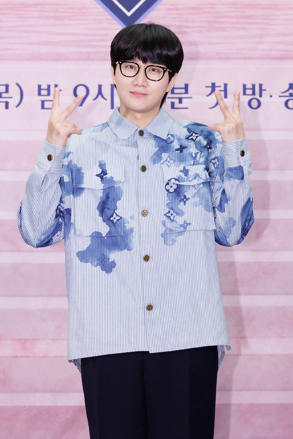 '퀸덤2' 각 그룹 리더즈가 30일 Mnet 새 예능 '퀸덤2' 온라인 제작발표회에 참석해 포즈를 취하고 있다. [사진=Mnet]