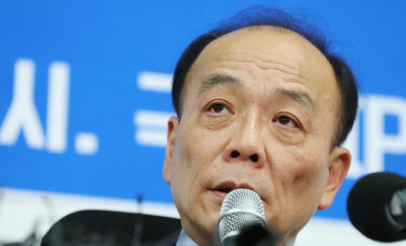 전원책 변호사가 최근 여권 대선 후보로 언급되는 김문수 고용노동부 장관에 대해 '확장성이 없다'고 평가했다. 사진은 전 변호사. [사진=연합뉴스]