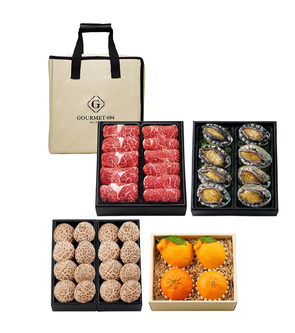 모델들이 롯데백화점에서 설 선물세트를 소개하고 있다. [사진=롯데백화점]