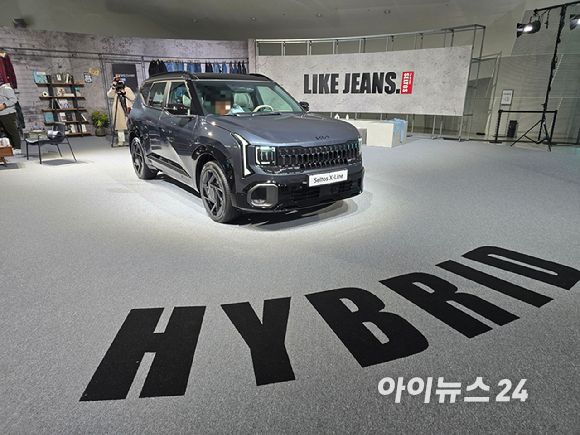 기아 '디 올 뉴 셀토스' 하이브리드 X-라인 모델. [사진=김종성 기자]