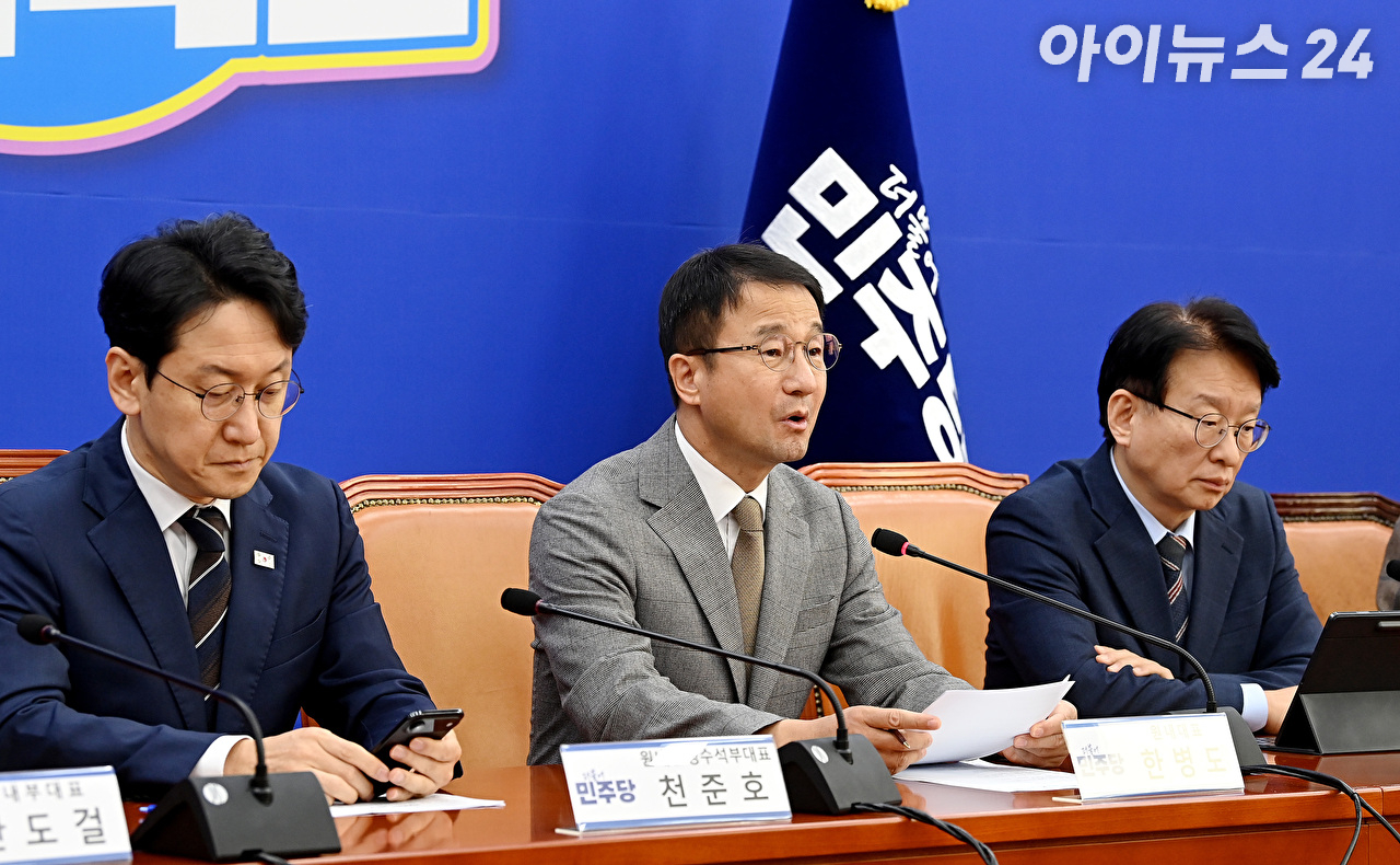 한병도 더불어민주당 원내대표가 20일 서울 여의도 국회에서 열린 국정감사 대책회의에서 발언하고 있다. [사진=곽영래 기자]