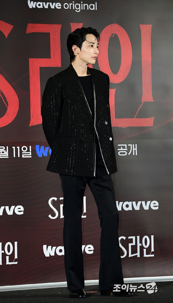 배우 이수혁이 7일 오후 서울 CGV 용산아이파크몰에서 열린 웨이브 오리지널 드라마 'S라인' 제작발표회에 참석하고 있다. [사진=정소희 기자]