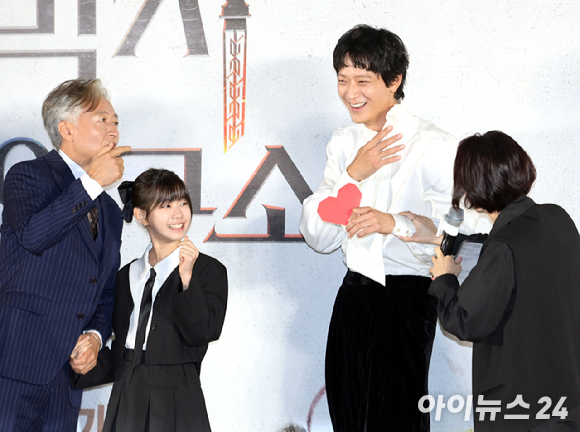 영화 '천박사 퇴마 연구소: 설경의 비밀' 포스터. [사진=CJ ENM]