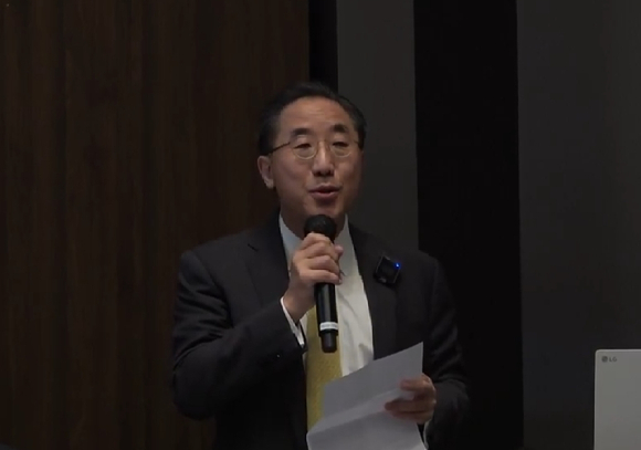 이남우 한국기업거버넌스포럼 회장이 7일 서울 영등포구 한경협 컨퍼런스센터에서 열린 세미나에서 모두발언을 하고 있다. [사진=박지은 기자 ]