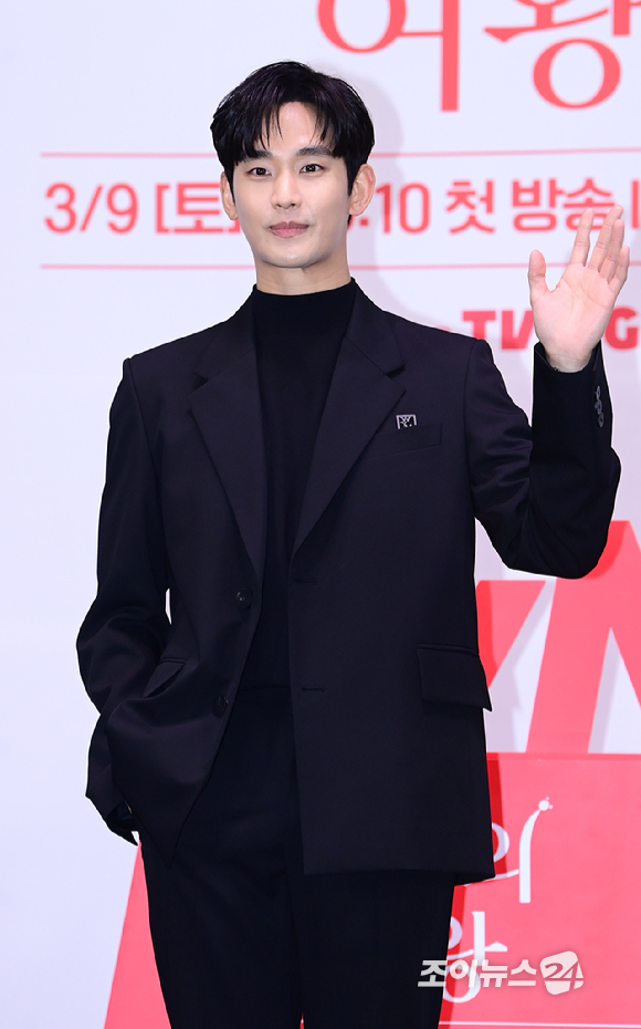 배우 김수현이 7일 오전 서울 구로구 라마다호텔에서 열린 tvN 새 토일드라마 '눈물의 여왕'(극본 박지은 연출 장영우 김희원) 제작발표회에 참석하고 있다. [사진=정소희 기자]