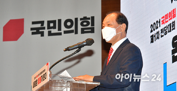 황우여 국민의힘 선거관리위원장이 지난 2021년 5월 25일 서울 마포구 누리꿈스퀘어에서 열린 1차 전당대회에 참석, 인사말을 하고 있다. [사진=정소희 기자]