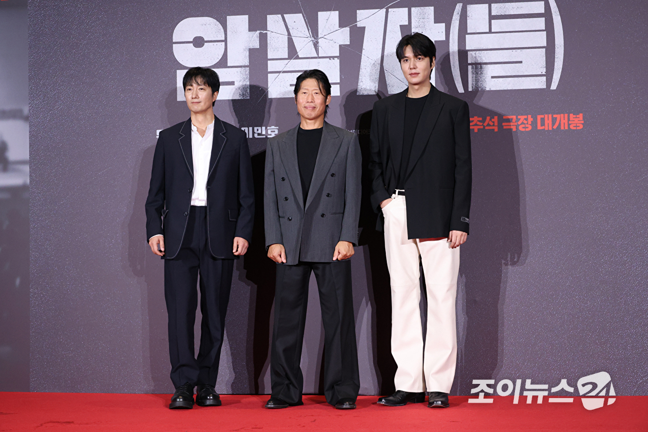 배우 박해일, 유해진, 이민호가 31일 서울 강남구 삼성동 메가박스 코엑스점에서 진행된 영화 '암살자(들)'(감독 허진호) 쇼케이스에 참석해 포즈를 취하고 있다. [사진=문수지 기자]